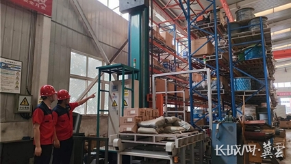 河北篇章 奮斗故事丨超高碼垛40米!智慧倉(cāng)儲(chǔ)神器固安造 物料搬運(yùn)裝備制造